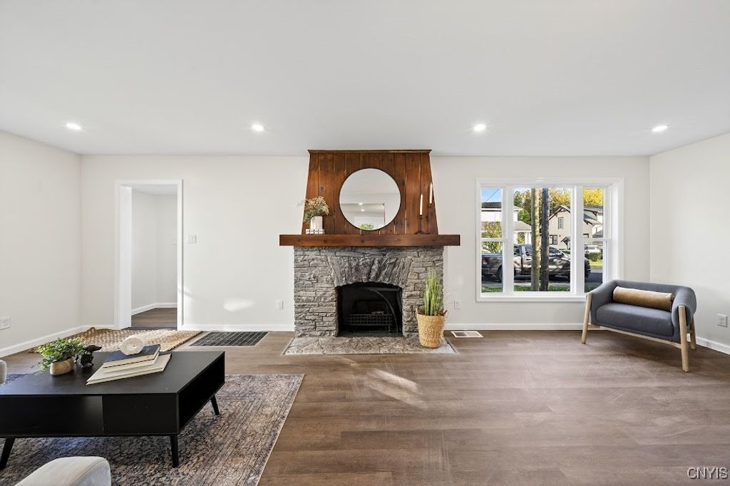 Photo of 127 W W Warrington Road, Syracuse, NY 13205 (MLS # S1652685)