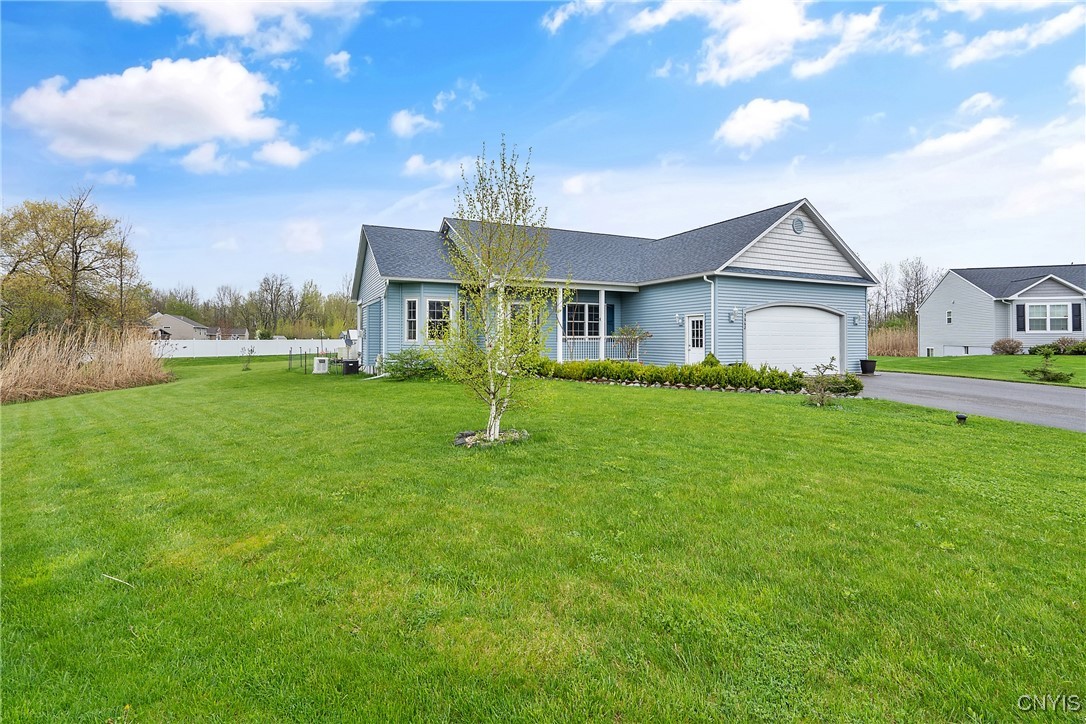 9662 Buttonbush Place, Clay, New York image 2