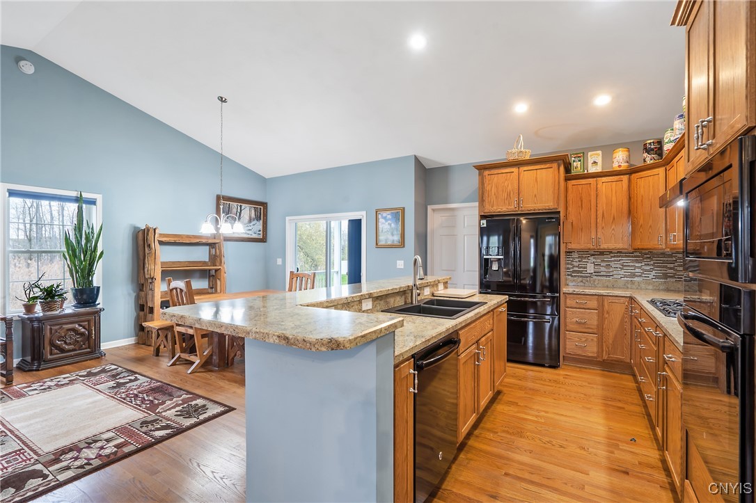 9662 Buttonbush Place, Clay, New York image 17