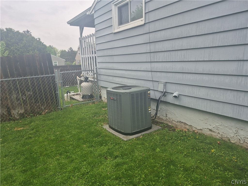 Photo of 210 Pleasantview Drive, Salina, NY 13088 (MLS # S1677590)