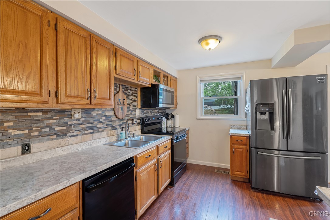 7415 Ventura Circle, Clay, New York image 10
