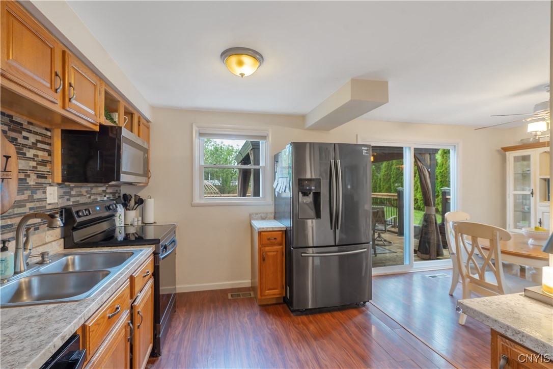 7415 Ventura Circle, Clay, New York image 13