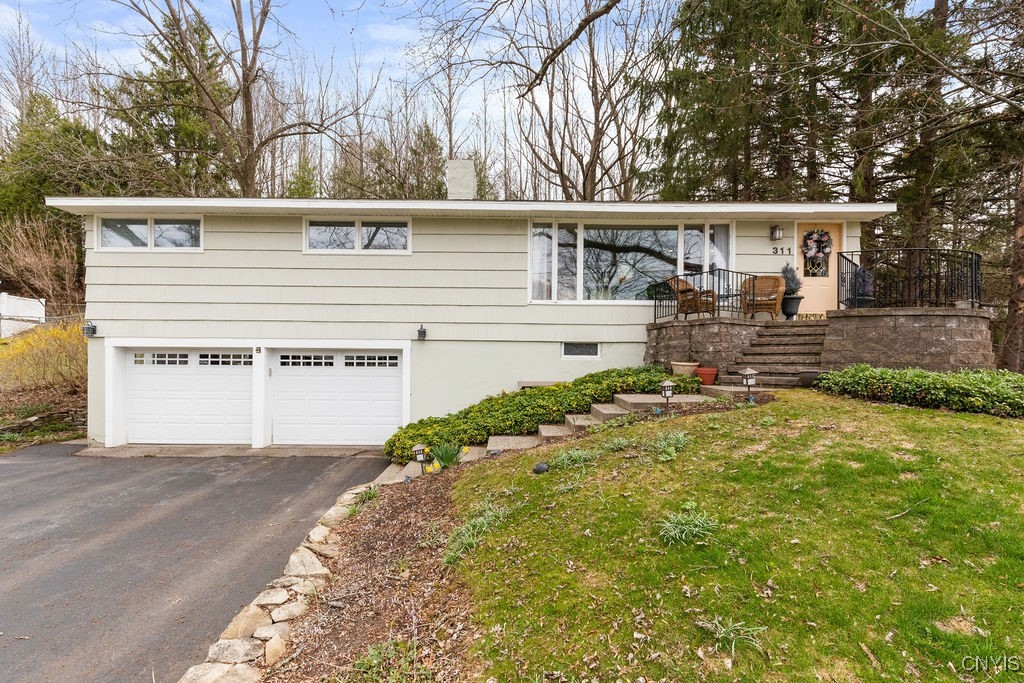 311 Sherbrooke Road, Manlius, New York image 1