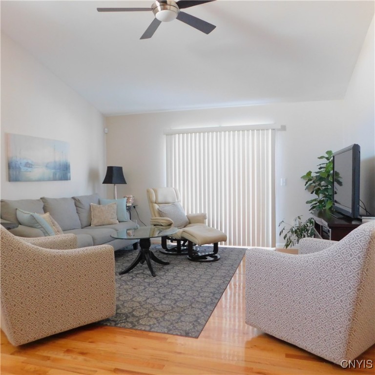 Salina, New York 13088, United States, 2 Bedrooms Bedrooms, ,2 BathroomsBathrooms,Residential,Pending,17276
