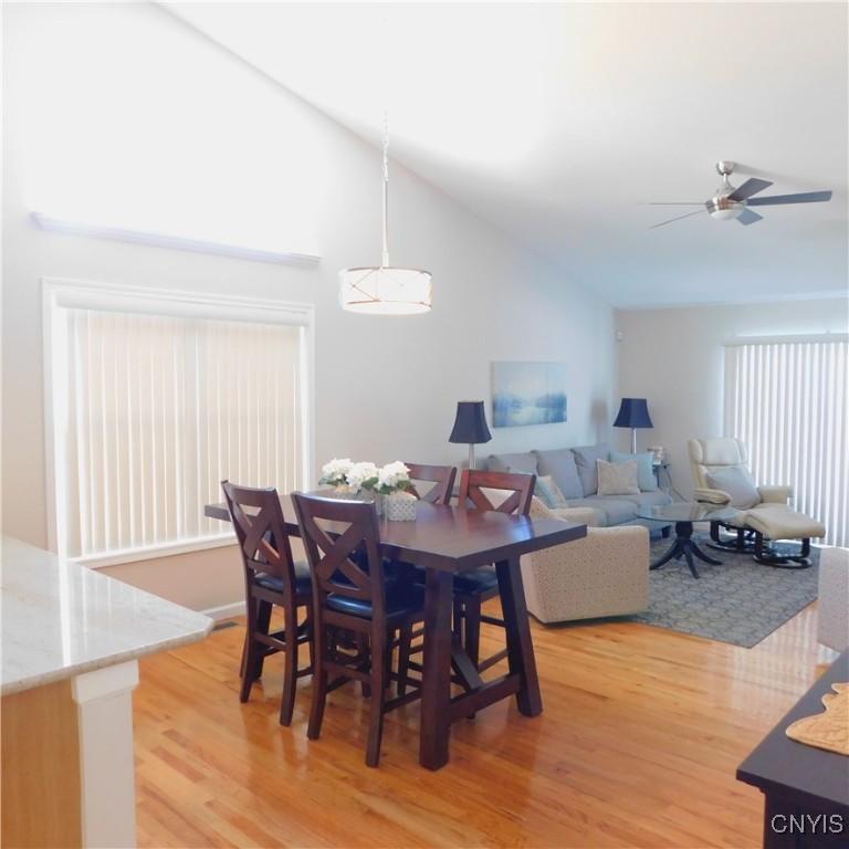 Salina, New York 13088, United States, 2 Bedrooms Bedrooms, ,2 BathroomsBathrooms,Residential,Pending,17276