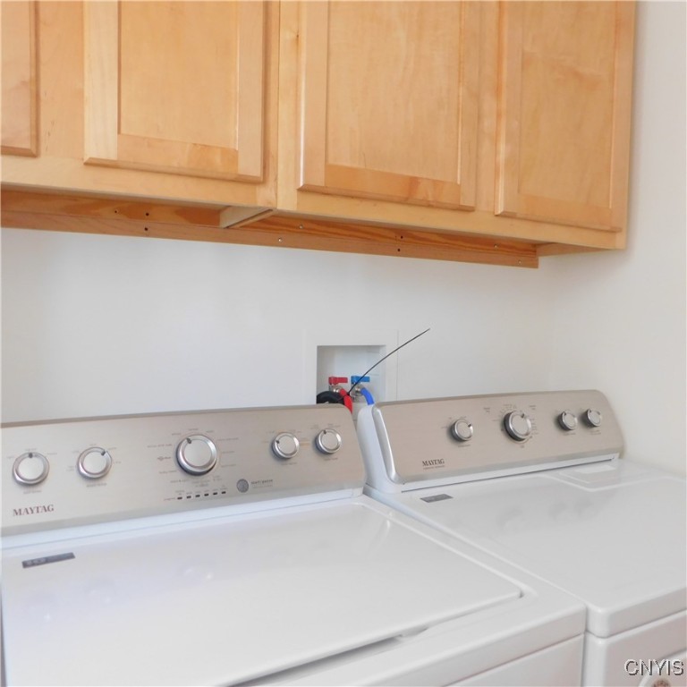 Salina, New York 13088, United States, 2 Bedrooms Bedrooms, ,2 BathroomsBathrooms,Residential,Pending,17276