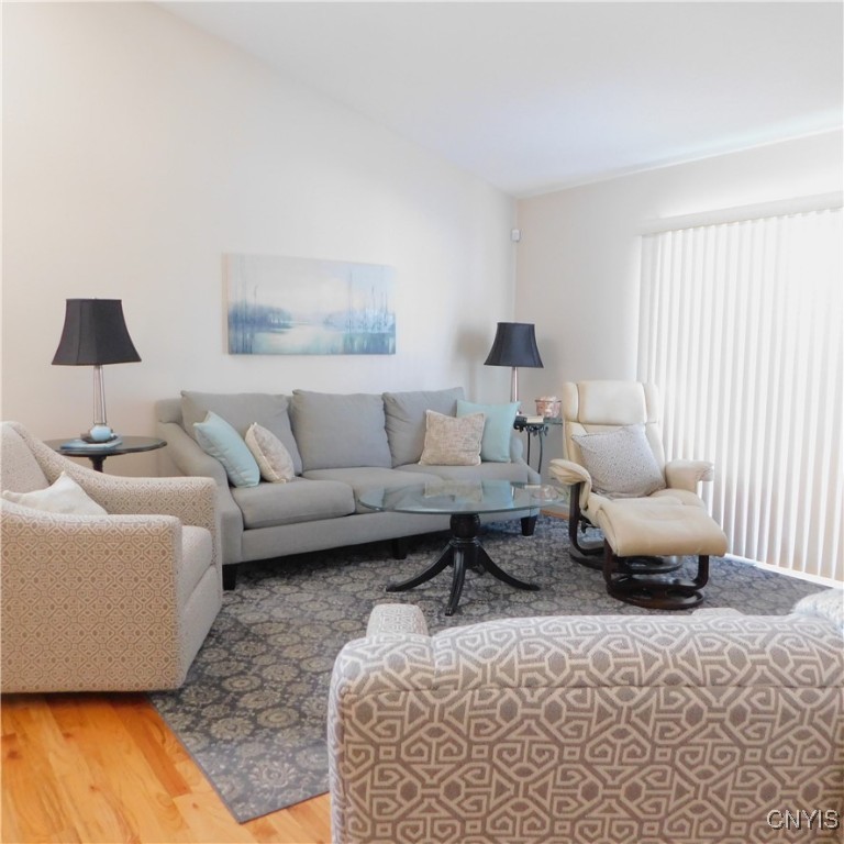 Salina, New York 13088, United States, 2 Bedrooms Bedrooms, ,2 BathroomsBathrooms,Residential,Pending,17276