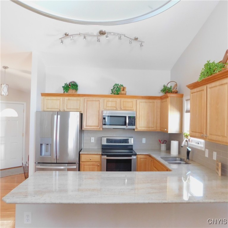 Salina, New York 13088, United States, 2 Bedrooms Bedrooms, ,2 BathroomsBathrooms,Residential,Pending,17276