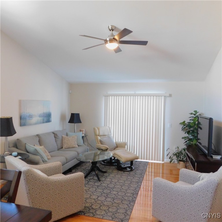 Salina, New York 13088, United States, 2 Bedrooms Bedrooms, ,2 BathroomsBathrooms,Residential,Pending,17276