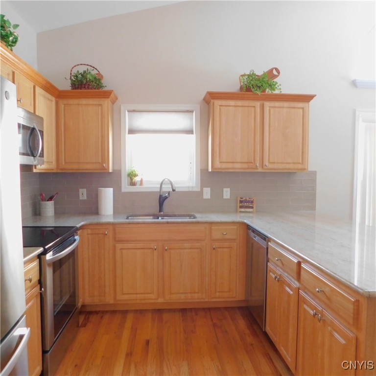 Salina, New York 13088, United States, 2 Bedrooms Bedrooms, ,2 BathroomsBathrooms,Residential,Pending,17276
