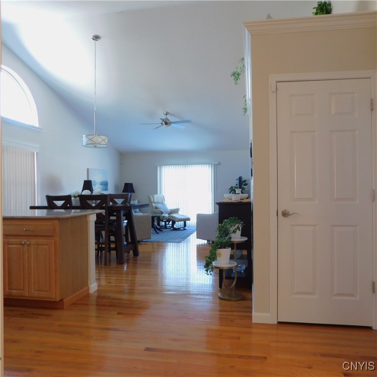Salina, New York 13088, United States, 2 Bedrooms Bedrooms, ,2 BathroomsBathrooms,Residential,Pending,17276