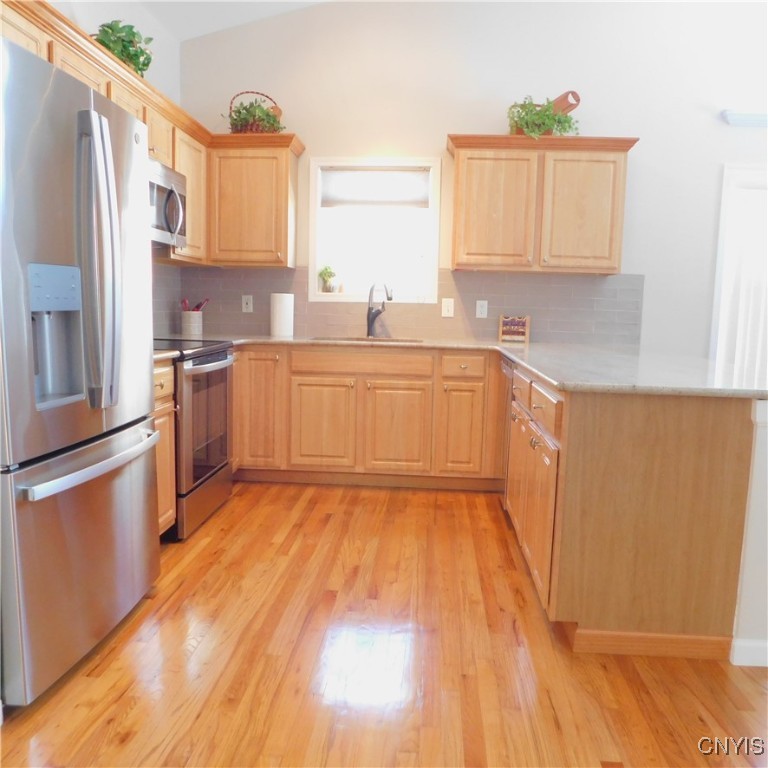 Salina, New York 13088, United States, 2 Bedrooms Bedrooms, ,2 BathroomsBathrooms,Residential,Pending,17276