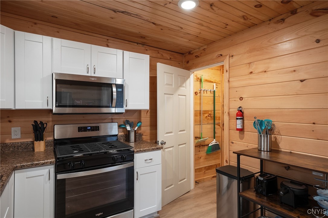 Watertown-City, New York 13601, United States, 5 Bedrooms Bedrooms, ,3 BathroomsBathrooms,Residential,Active,40887