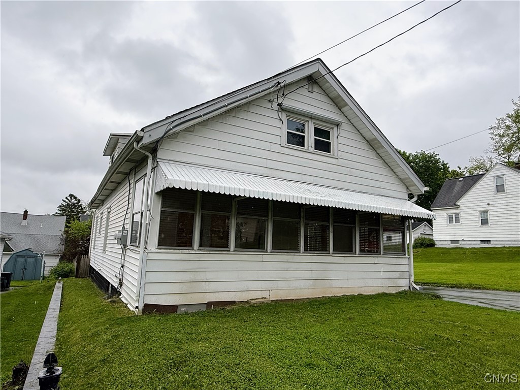 303 Darlington Road E