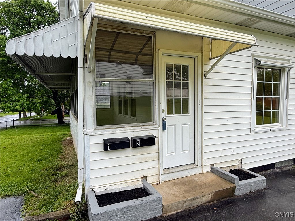 303 Darlington Road E