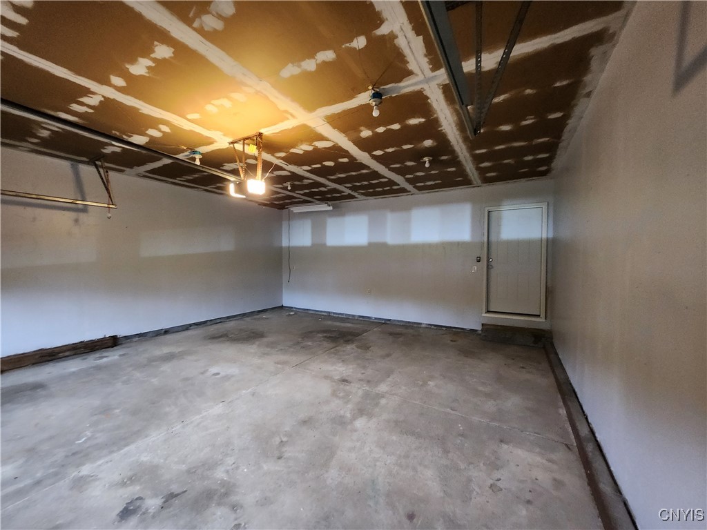 5900 Lathrop Drive, Cicero, New York image 31