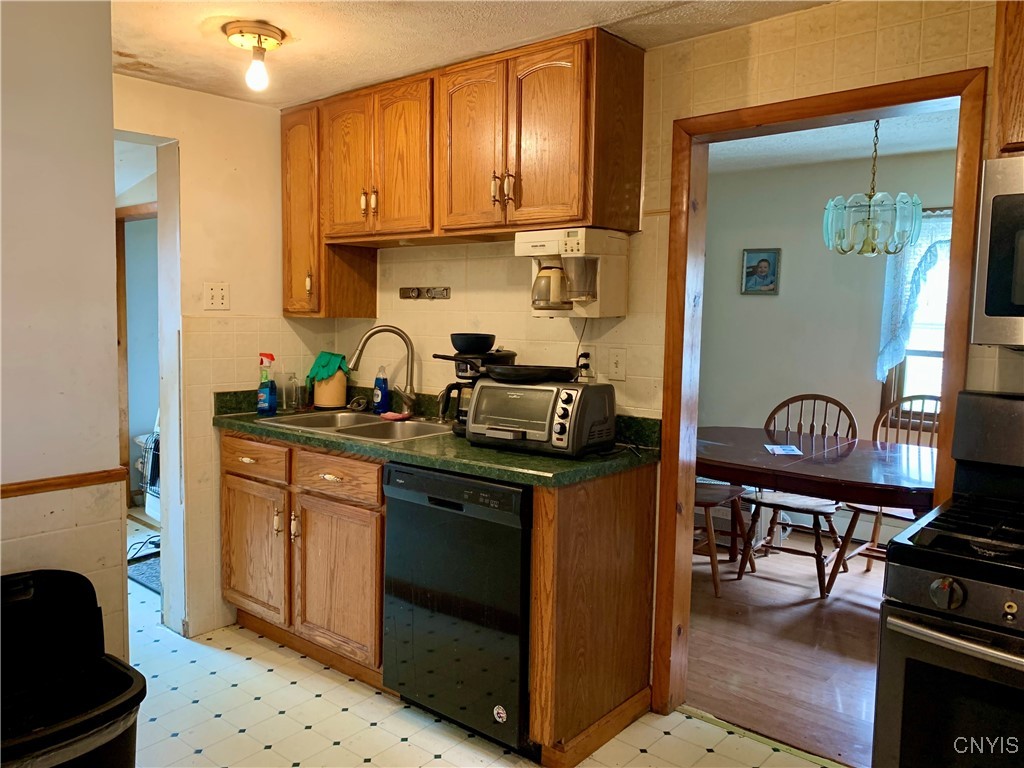 7206 Lakeshore Road, Cicero, New York image 9