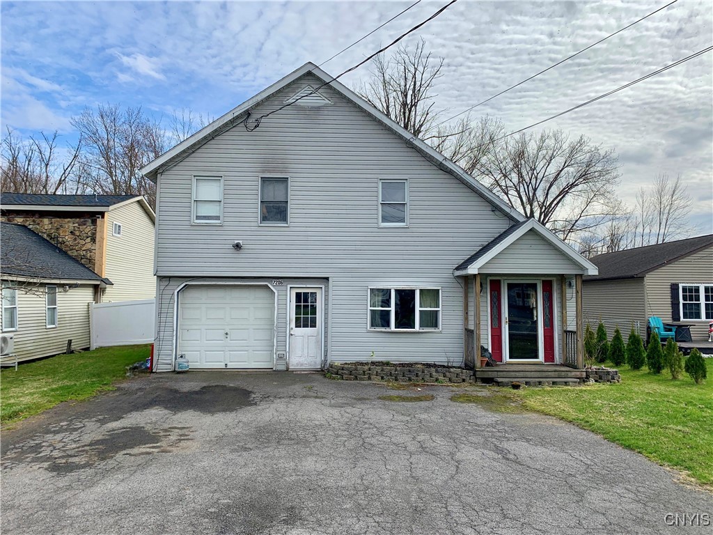 7206 Lakeshore Road, Cicero, New York image 1