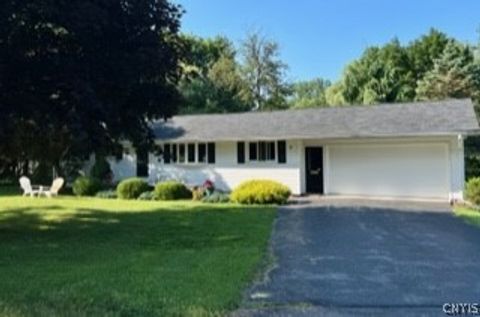 Photo of 2 Gayle Road, Skaneateles, NY 13152 (MLS # S1678860)