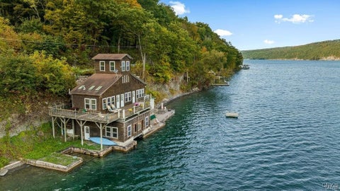 Photo for 6972-6976 N Glen Haven Road