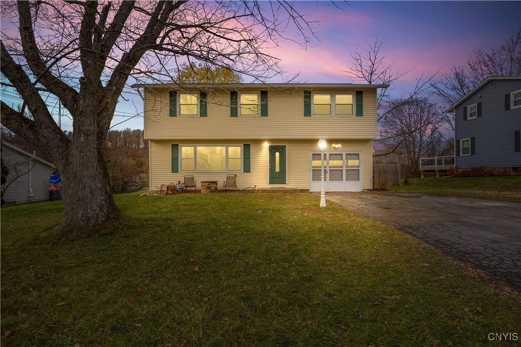 Photo of 11 Elaine Terrace, Camillus, NY 13031 (MLS # S1652598)
