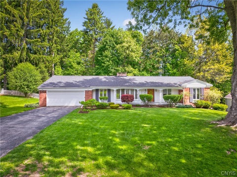 Homes For Sale - 18 Woodberry Road<br/> Oneida County, New Hartford, NY 13413