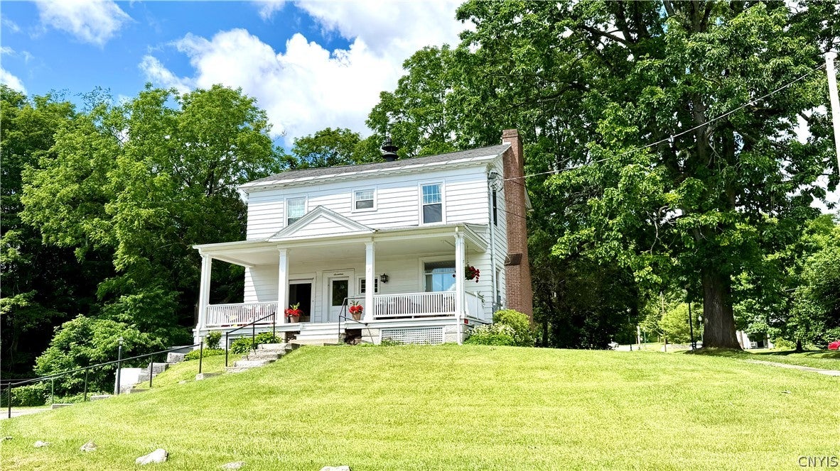 17 W Main St