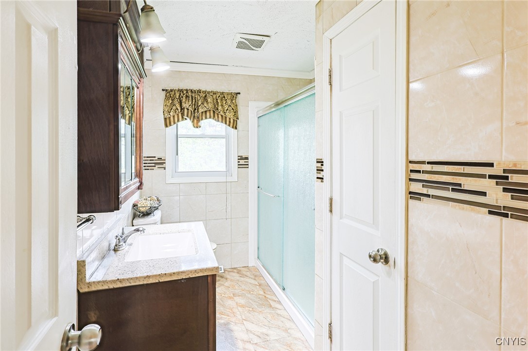 115 Matterson Avenue, Camillus, New York image 22