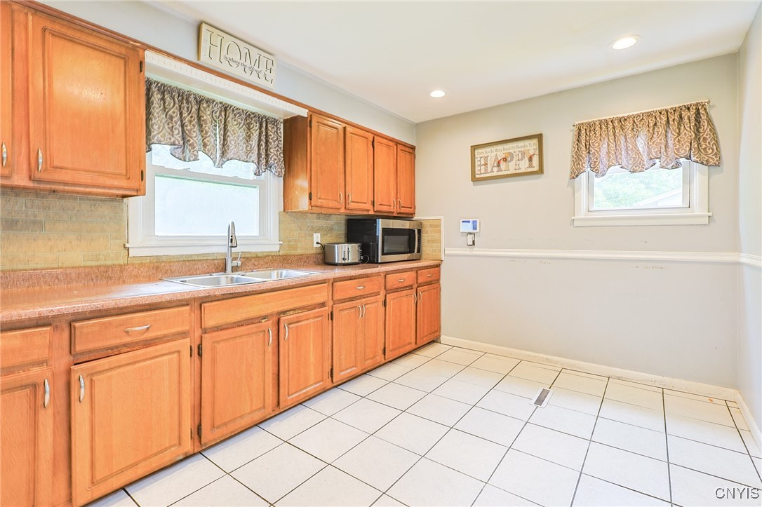 115 Matterson Avenue, Camillus, New York image 8