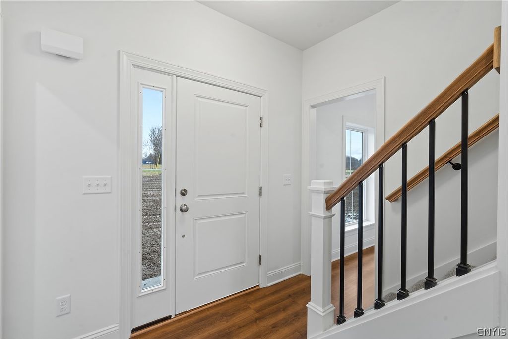 Photo of 105 Terwillager Lane, Manlius, NY 13116 (MLS # S1669124)