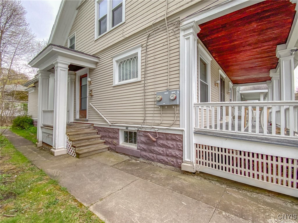 909 Ackerman Avenue