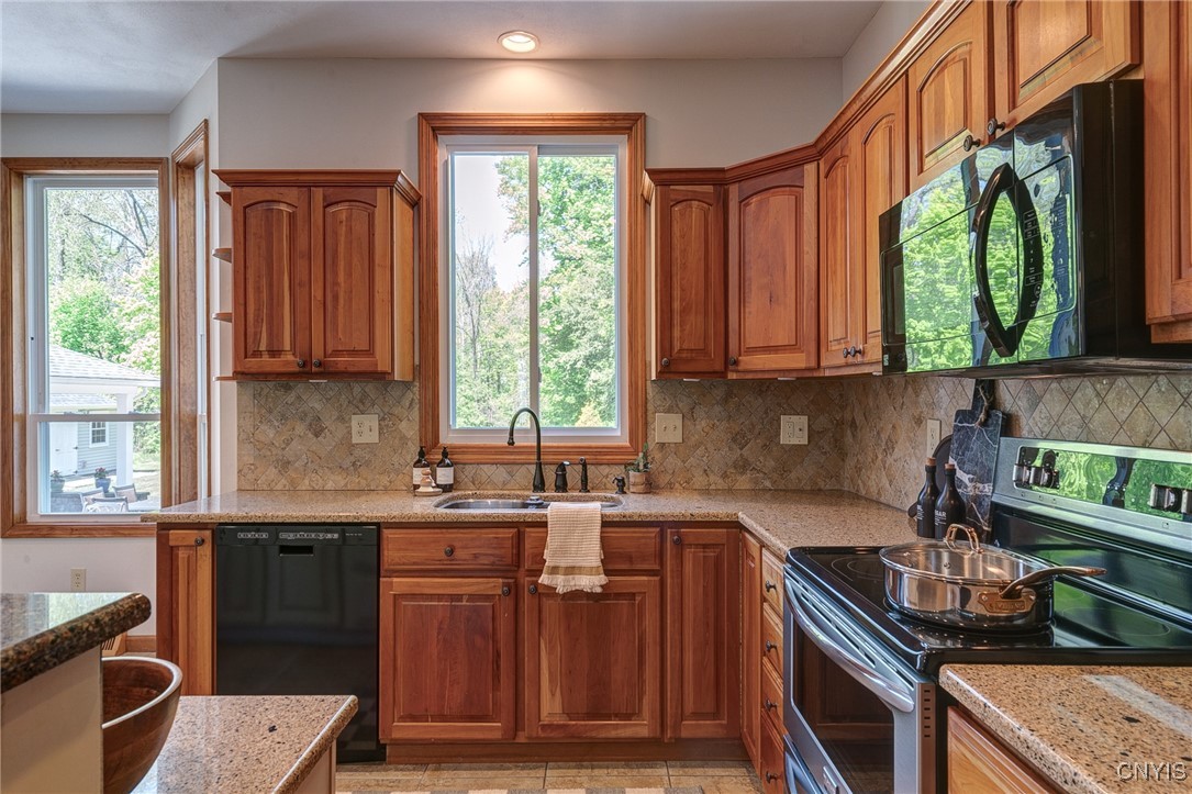 30 Orangewood Drive, Clay, New York image 20