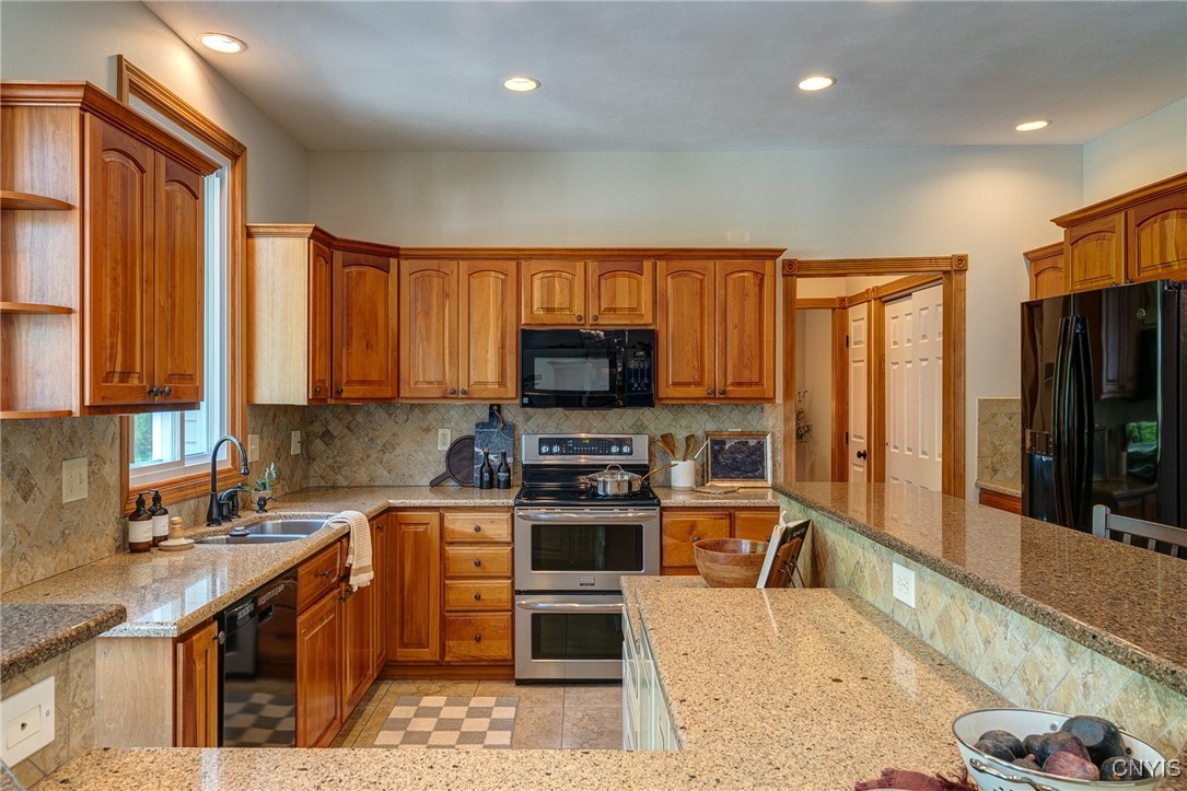 30 Orangewood Drive, Clay, New York image 26