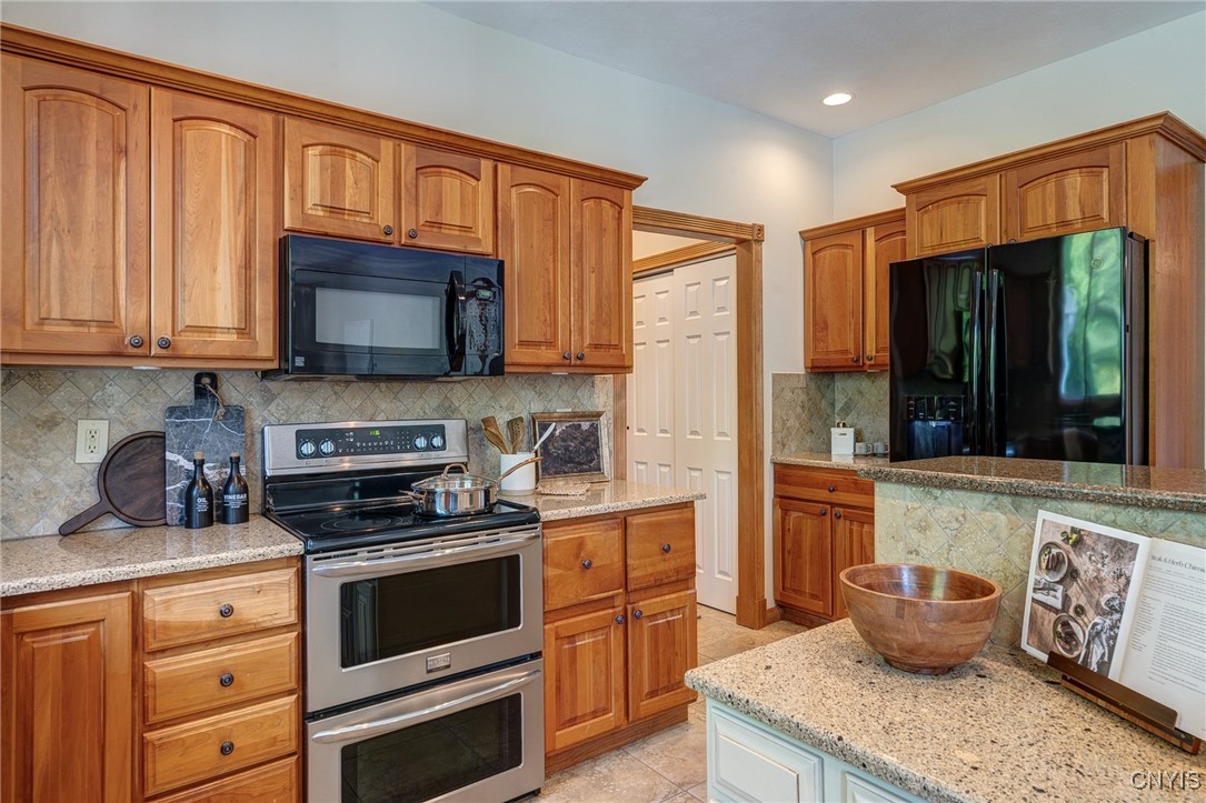 30 Orangewood Drive, Clay, New York image 22
