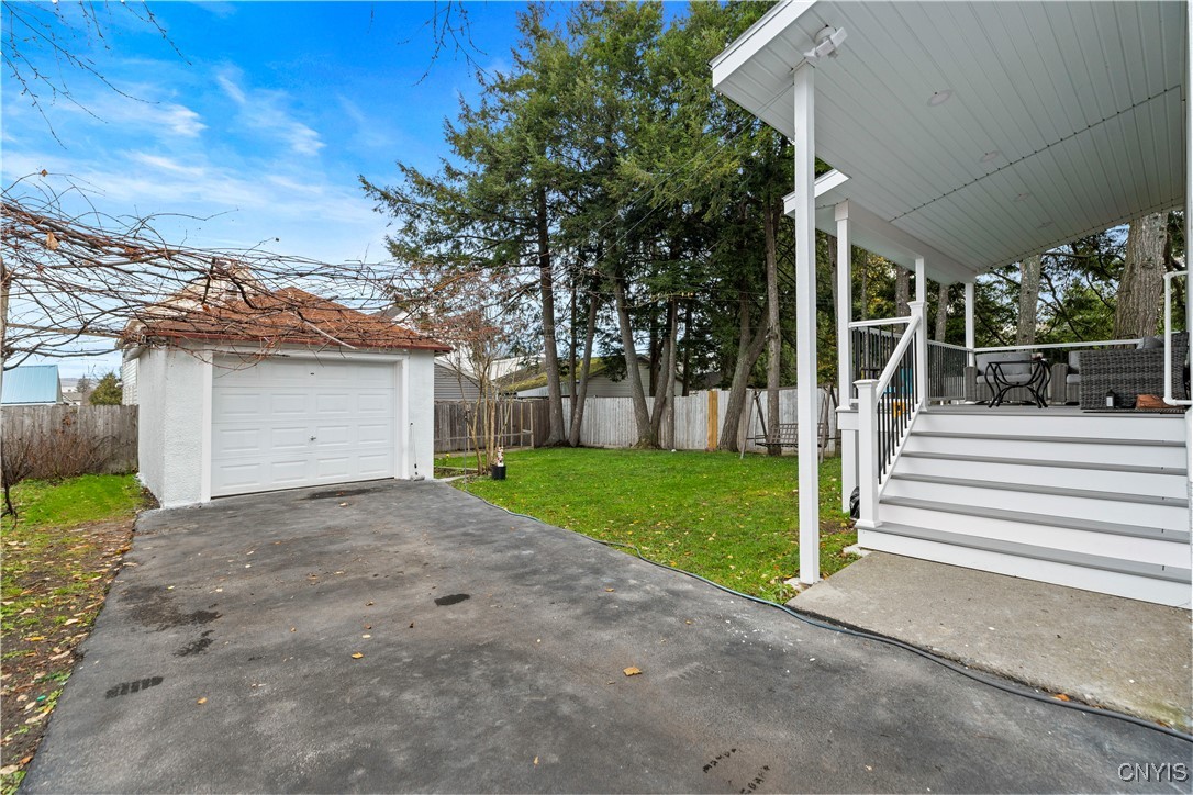 2216 Caroline Street