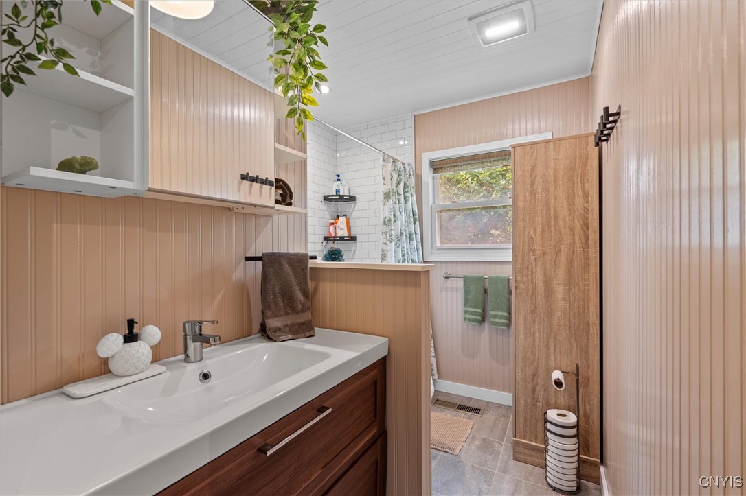 136 Barclay Road, Camillus, New York image 23
