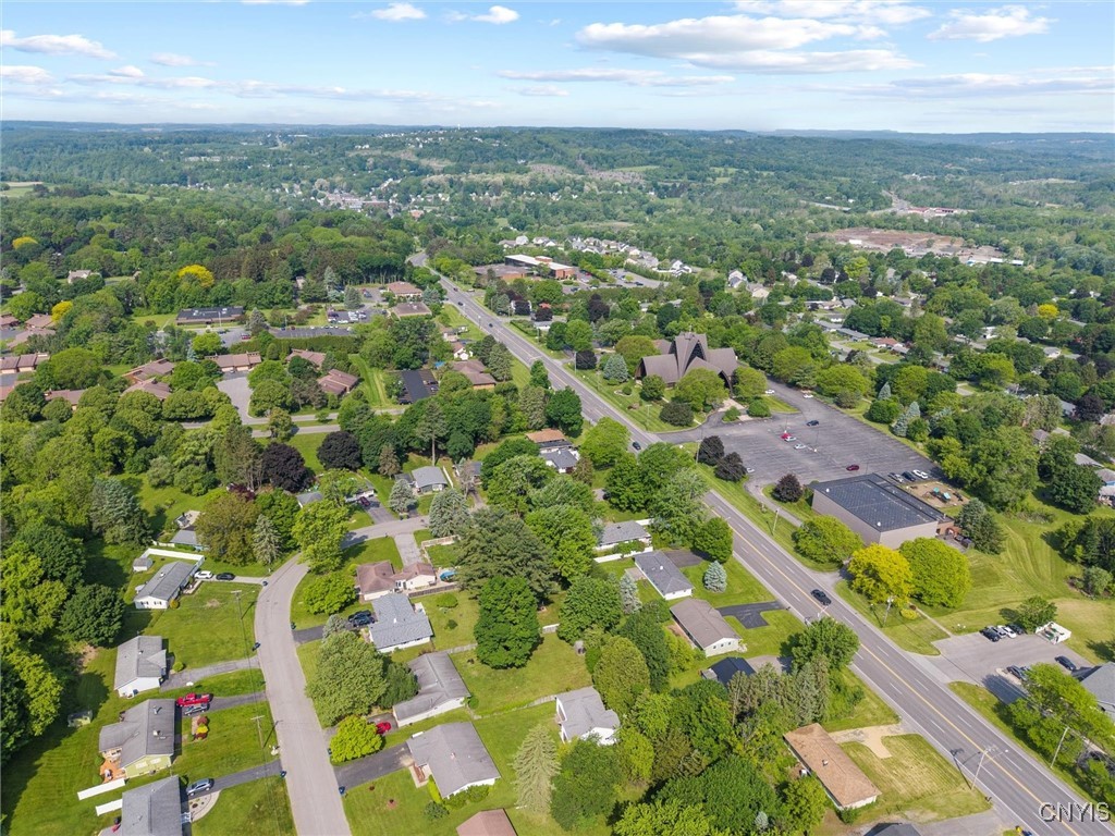 136 Barclay Road, Camillus, New York image 41