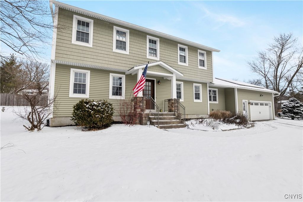 Photo of 7651 Redcoat Circle, Manlius, NY 13104 (MLS # S1655890)