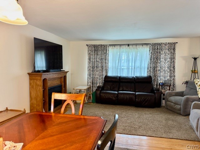 733 W Embargo Street