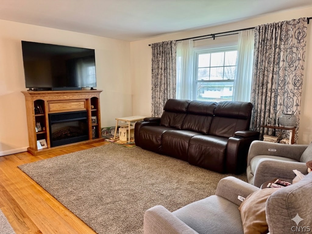 733 W Embargo Street