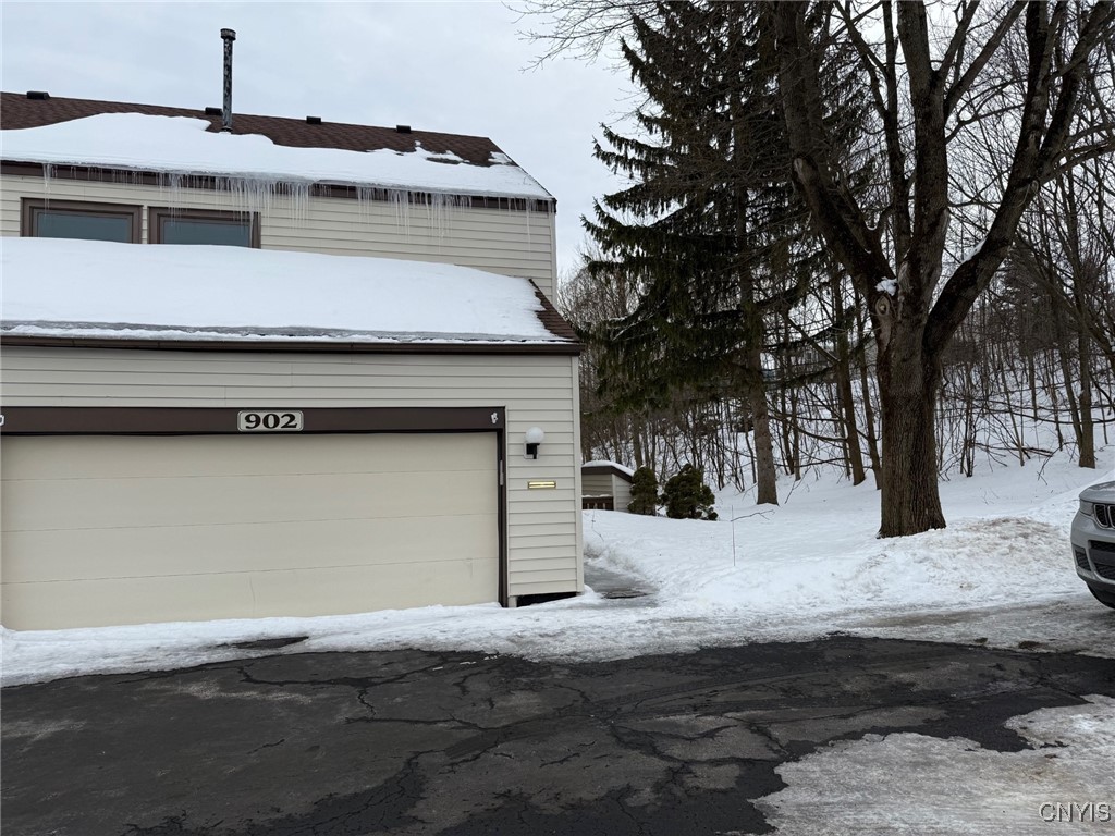 902 Woburn Drive, Camillus, New York image 3