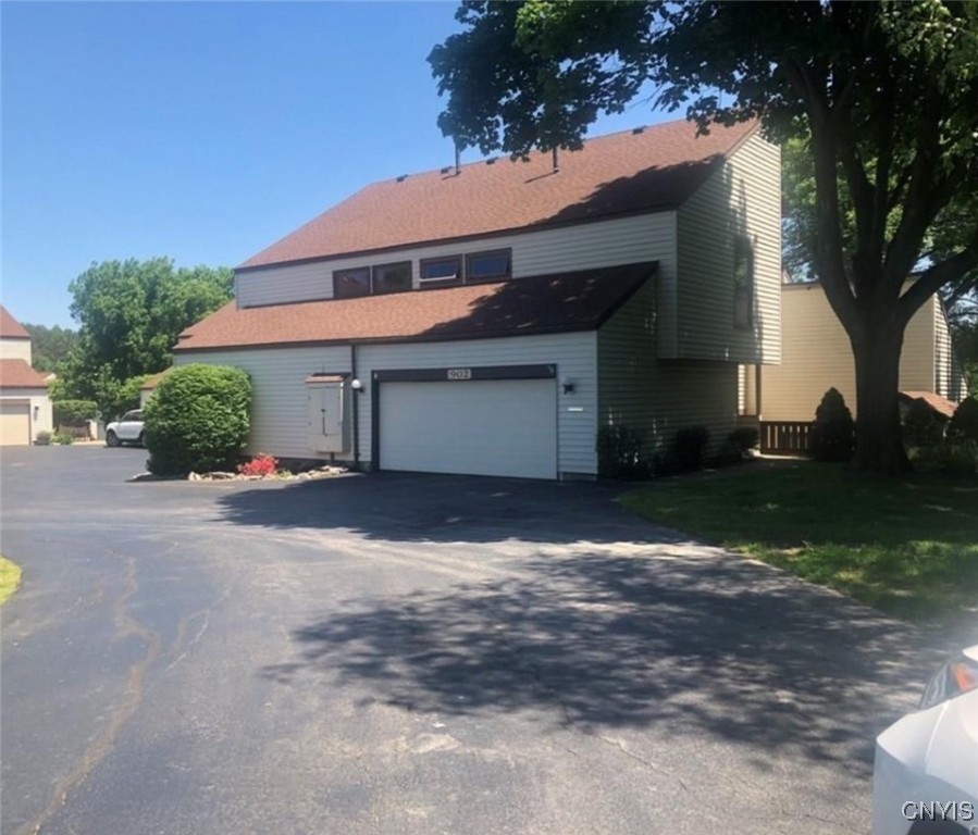 902 Woburn Drive, Camillus, New York image 1