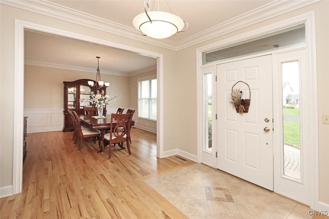 9105 Whistling Swan Lane, Manlius, New York image 2