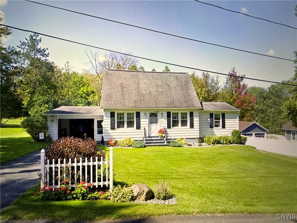 7 Greatview Place, New Hartford, New York image 1