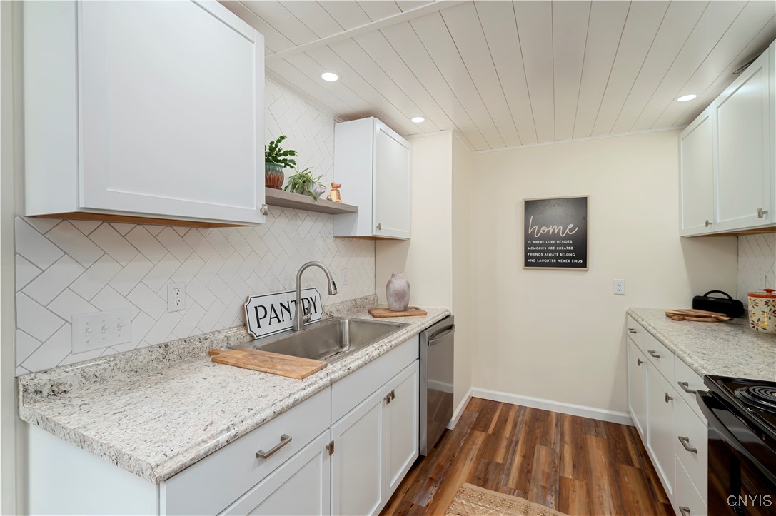 127 1/2 Oxford Road, New Hartford, New York image 3