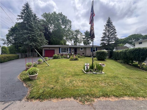 Homes For Sale - 4 Apple Tree Lane<br/> Onondaga County, Clay, NY 13090