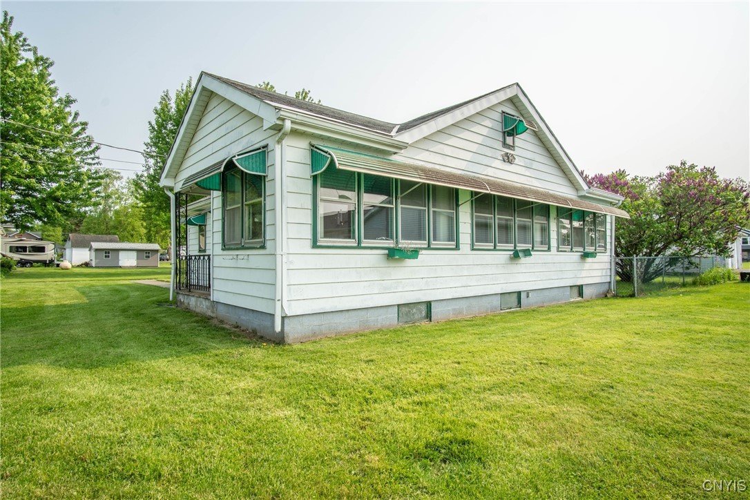 149 Centre Street, Cape Vincent, New York image 1
