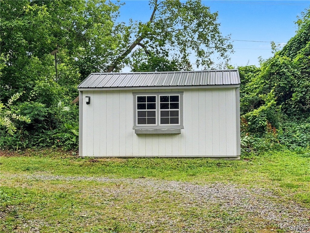 123 Hillcrest Drive