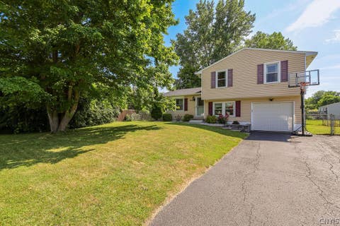 Homes For Sale - 8038 Candela Lane<br/> Onondaga County, Clay, NY 13041