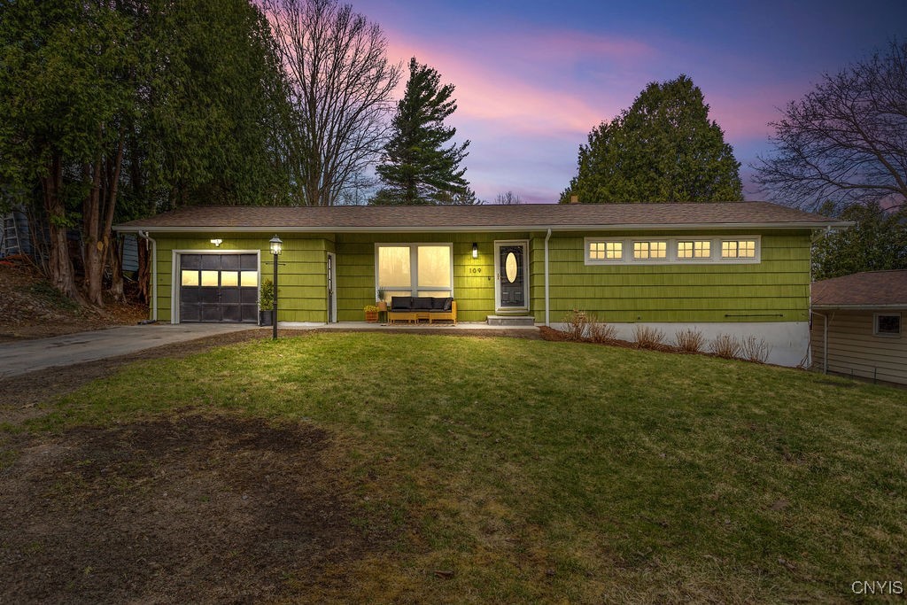 109 Camillus Park Drive, Camillus, New York image 1
